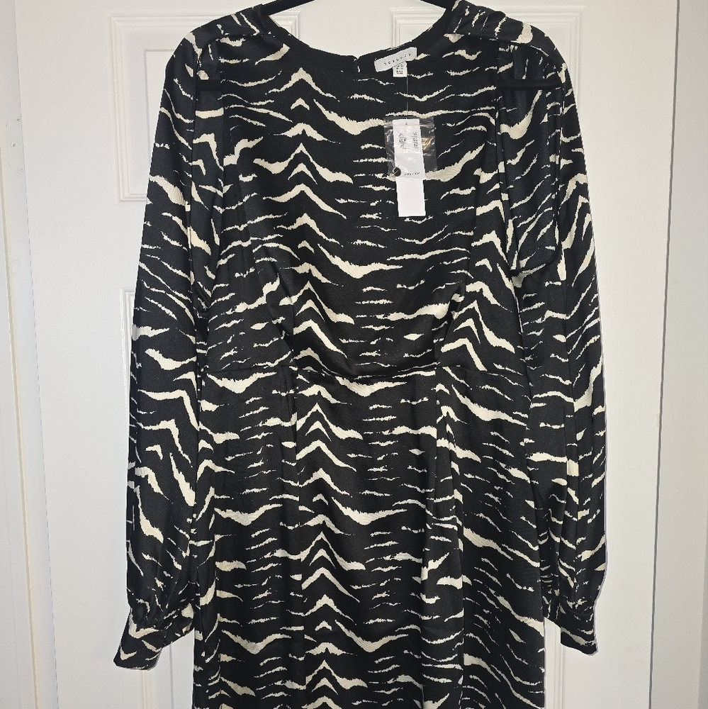 TOPSHOP Black and White Patterned Dress
